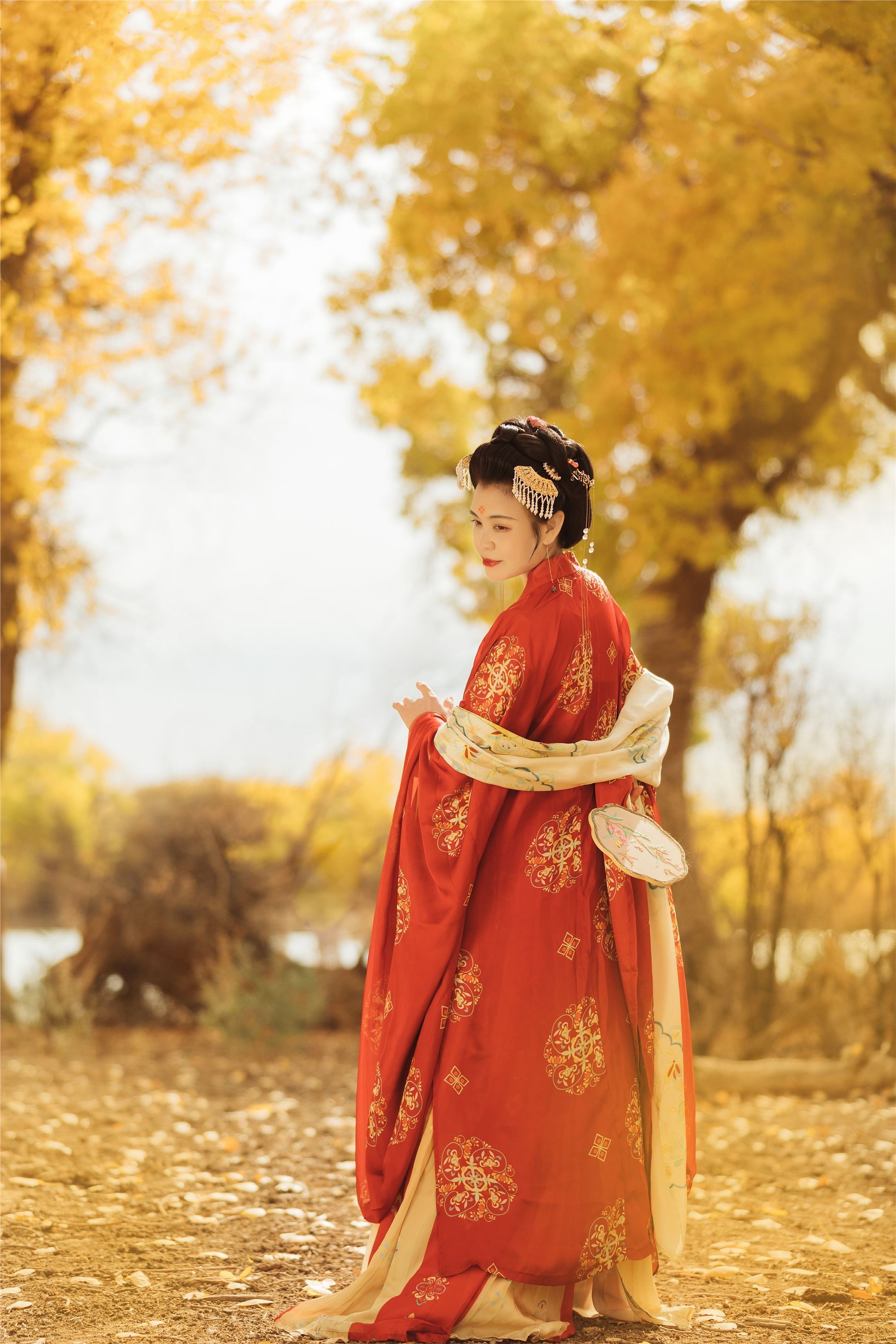 YITUYU艺图语 2021.09.03 岁月不败美人 知秋